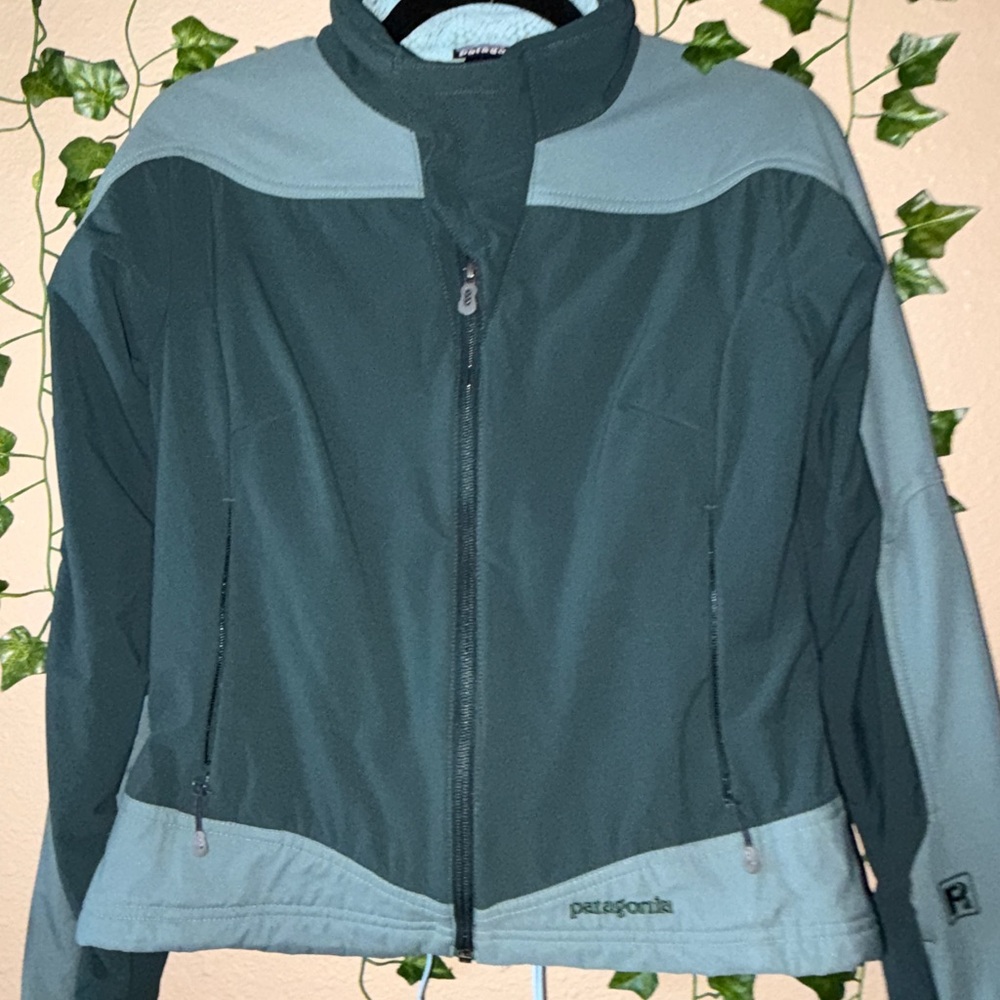 Patagonia Women's Two-Tone Green Ski Jacket - Small